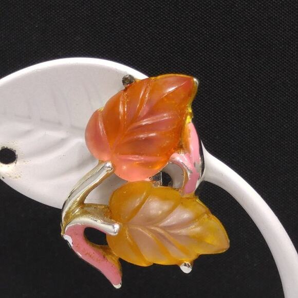 Vintage 1950s STAR Lucite Leaf Earrings Pink Enamel Screw Back Jewelry - Picture 2 of 7